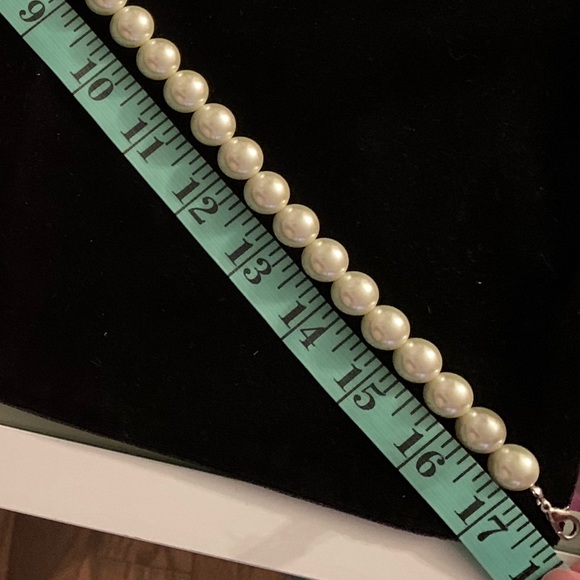 🆕🔥Large Pearl & Crystal Necklace - Picture 6 of 6